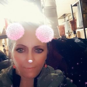 Meet your Posher, Debbie